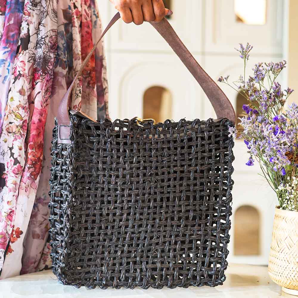 Handmade Sabai Grass Uno Mesh Bag – Black with Insert Pouch - Kadam Haat