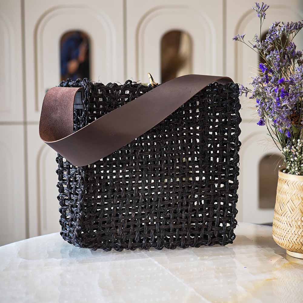 Handmade Sabai Grass Uno Mesh Bag β Black with Insert Pouch - Kadam Haat