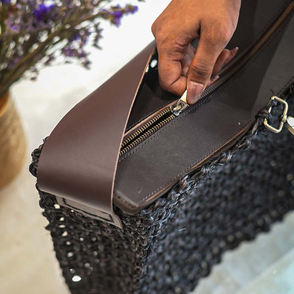 Handmade Sabai Grass Uno Mesh Bag – Black with Insert Pouch - Kadam Haat