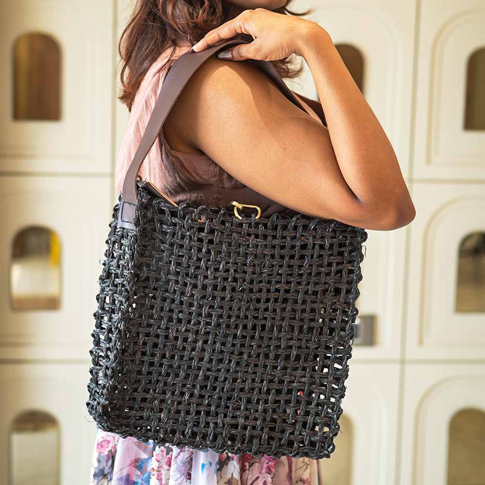 Handmade Sabai Grass Uno Mesh Bag – Black with Insert Pouch - Kadam Haat